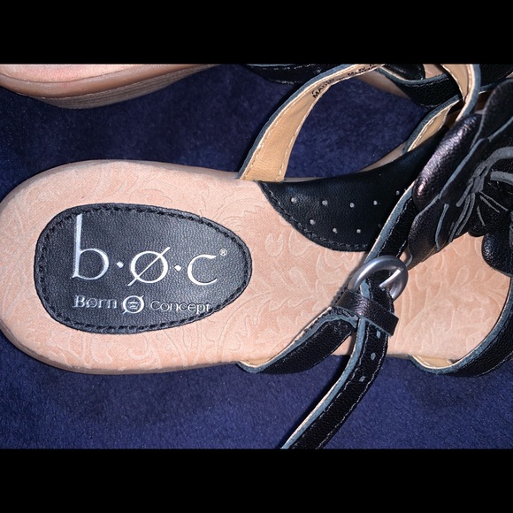 BORN sandals-size 7 - Picture 4 of 8